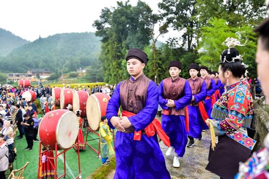 传统丰收节中的民族音乐