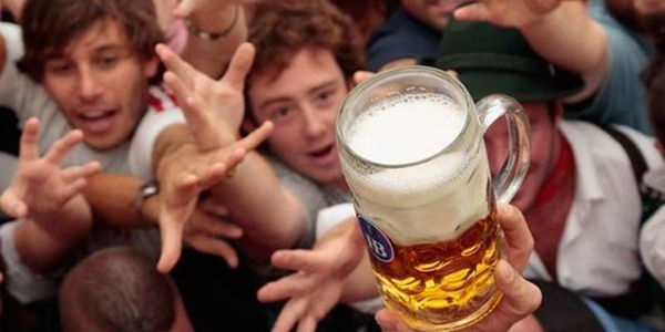 德国的啤酒节在什么举行