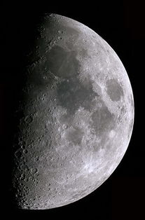 中秋节用望远镜看月